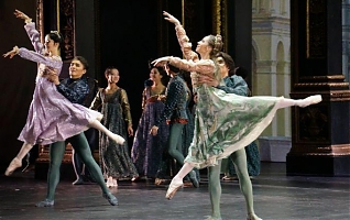 Фото Показ оперы «Мет: Ромео и Джульетта»