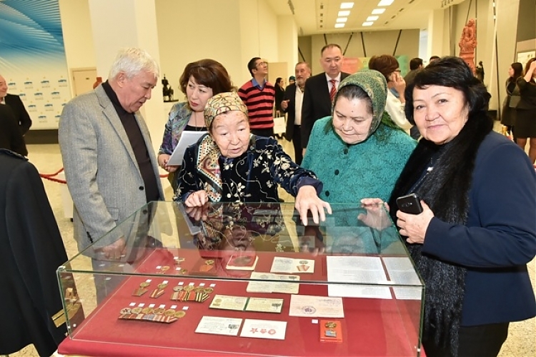 фото «Дар Национальному музею»