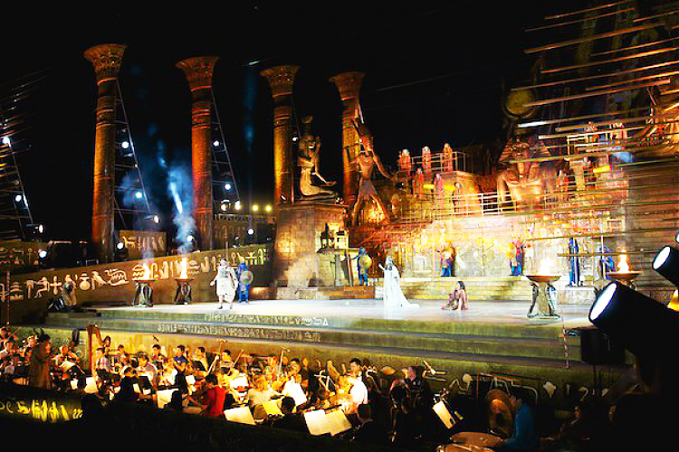 фото Дж. Верди опера «Аида» на открытой площадке