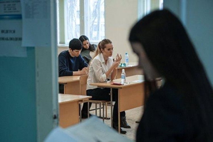 В Астане мама семиклассницы заявила о приставаниях учителя к ее дочери